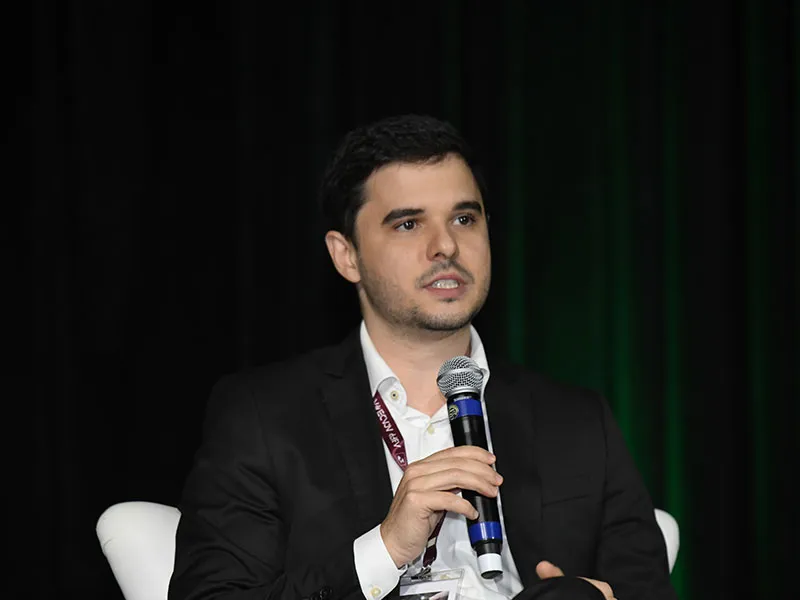 PROFISSIONAL DEVE SER TRATADO COMO CLIENTE, NÃO COM A FACA NO PESCOÇO, DIZ PRESIDENTE DO CREFITO-3