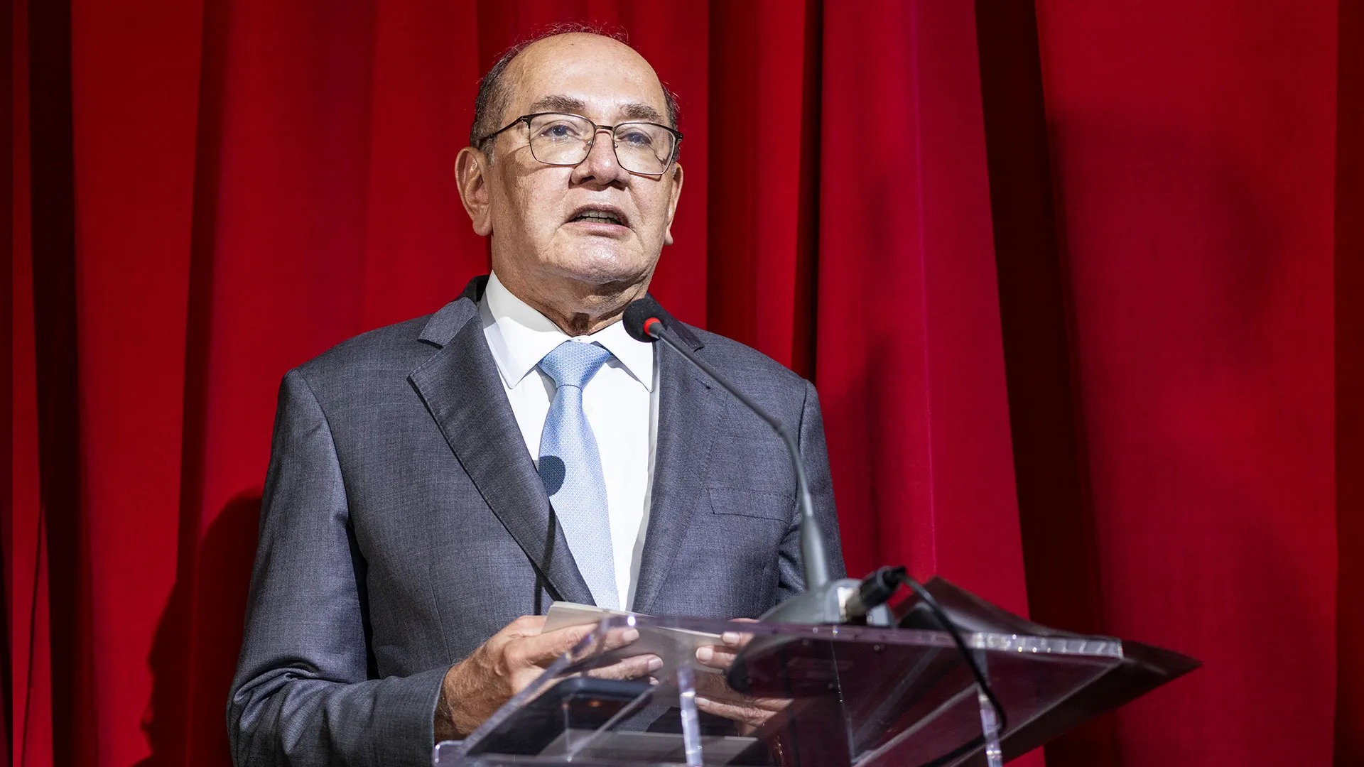 Gilmar Mendes alerta para IA e fake news na democracia